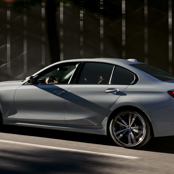 BMW 3 Series Sedan: Chiếc xe đáng sở hữu
