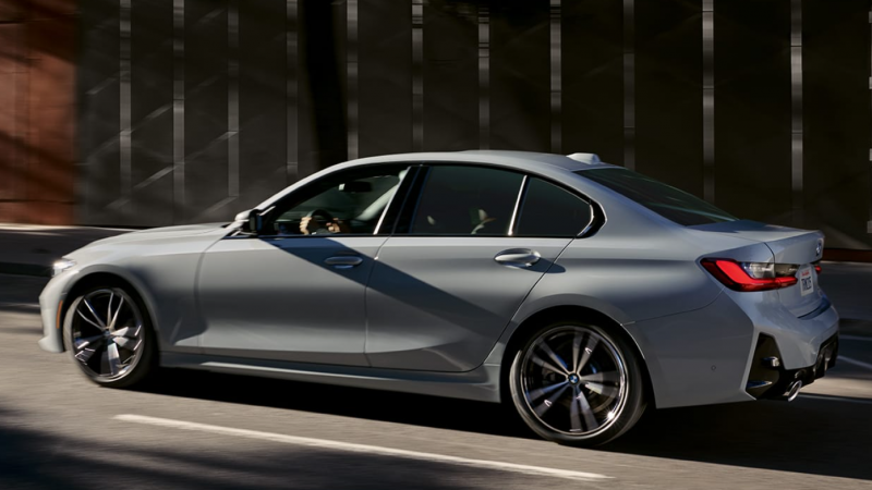 BMW 3 Series Sedan: Chiếc xe đáng sở hữu